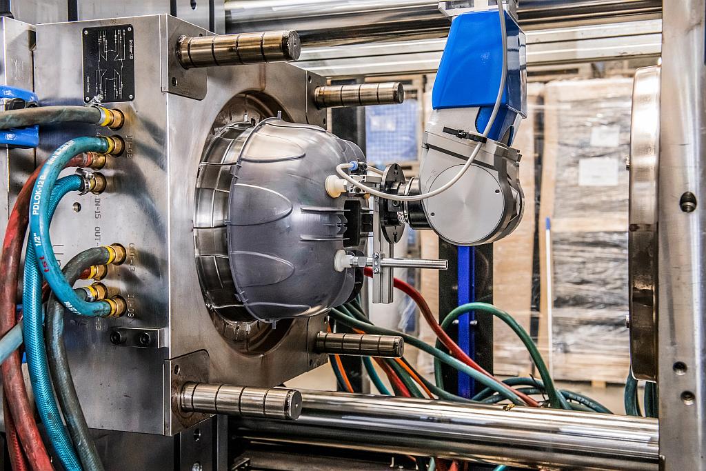 Kunststoffverdränger Produktion in der Spritzgussmaschine
